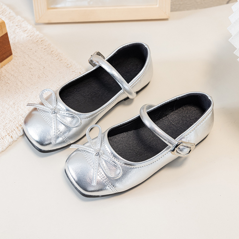 Zapatos casuales de moda para niñas versátiles 2026 verano nuevos niños huecos zapatos de princesa mary zapatos de cuero image 4