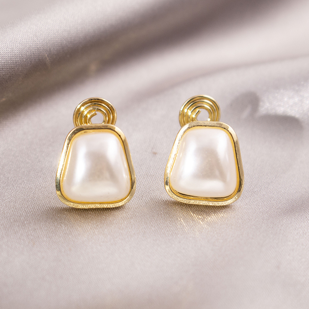 Lujo ligero, incienso pequeño, placa de incienso para mosquitos, pinzas para las orejas, pendientes de nicho para mujeres sin orejas perforadas, pendientes simples, compactas y versátiles de Yiwu al por mayor