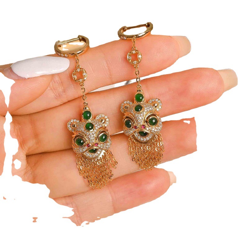 Estilo chino retro imitación Jasper León collar nuevo Esmeralda colgante anillo abierto borla pendientes traje