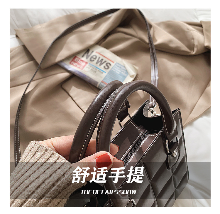New Trendy Fashion Portable Chain Embroidered Square Bag display picture 21