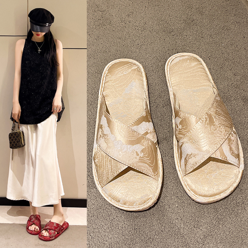 New Chinese-Style Slippers for Women 2026 Summer New Satin Bride and Bridesmaid Slippers Indoor Non-Slip Home Shoes with Dressing Gown