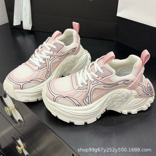 C�¿�ϵ��Ůʿ����\��Ь�r�����m���e�ϵ�Ь�ߴa