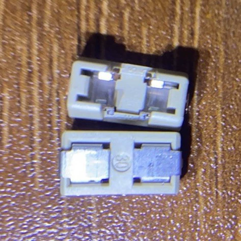 01550900M SMD,5.0x9.7mm новый спот