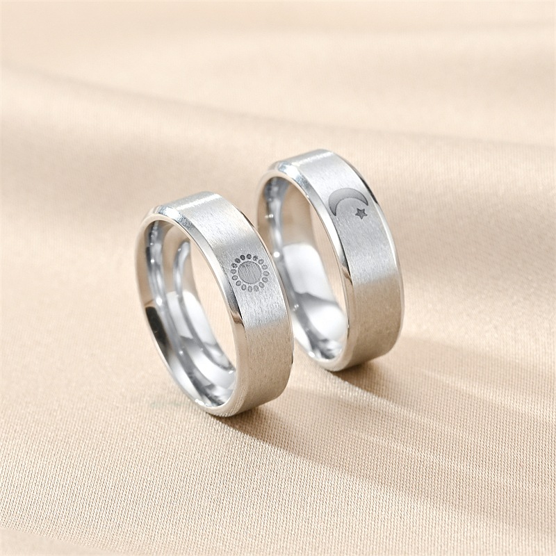 Vintage Style Sun Star Moon Titanium Steel Plating Carving Rings display picture 3