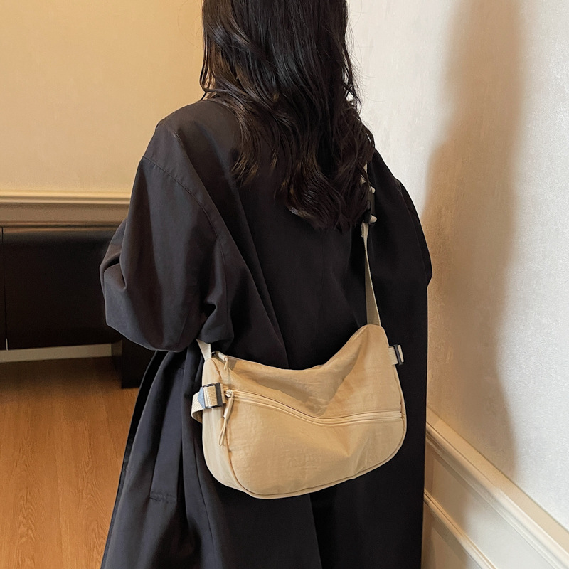 跨境2025新款韩版休闲单肩女大学生背包轻便大容量时尚通勤斜挎包|undefined
