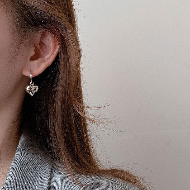 Love Heart Earrings Womens New Fashion Online Red Fashion Personality Circle Korean Temperament Entry Lux Cold Style Ear Hookpicture4