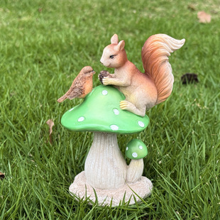 New Cross-border Squirrel Mushroom Resin Statue Ornaments Outdoor Courtyard Garden Lawn Decorative Items Labeling