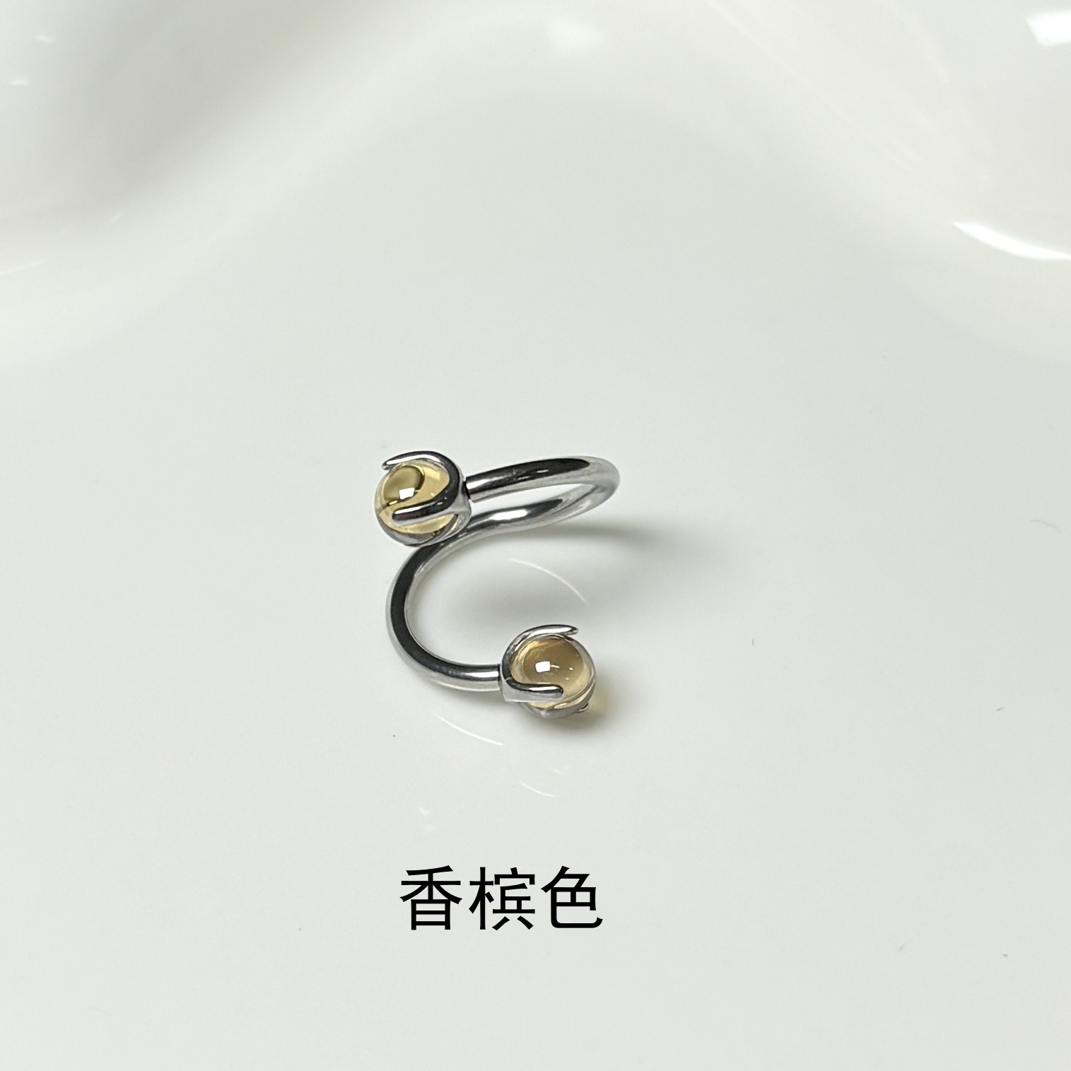 16G labret stud size and finish detail