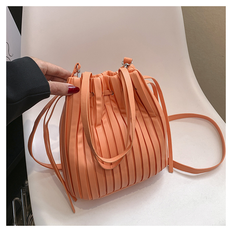 Korean Style Distinctive Pleated Shoulder Bag Japanese Style Niche Design Shoulder Crossbody Bag Belted Pleated Drawstring Bucket Bag