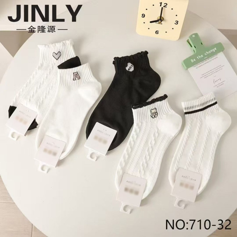 Spring and summer new ladies black and white color anti-weaver boat socks short tube invisible socks with small fresh cotton socks