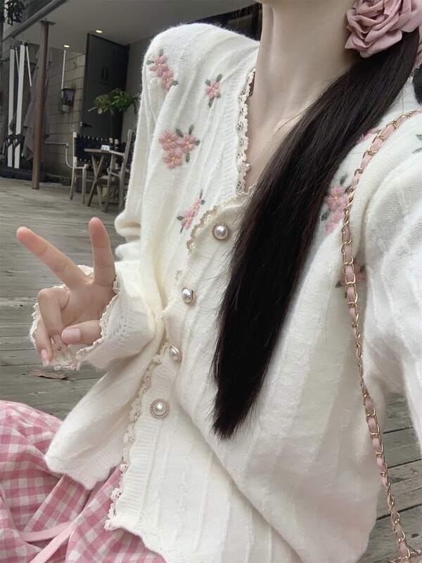 刺绣花朵拼接蕾丝边毛衣外套女春秋女装韩系减龄软糯针织开衫上衣|undefined