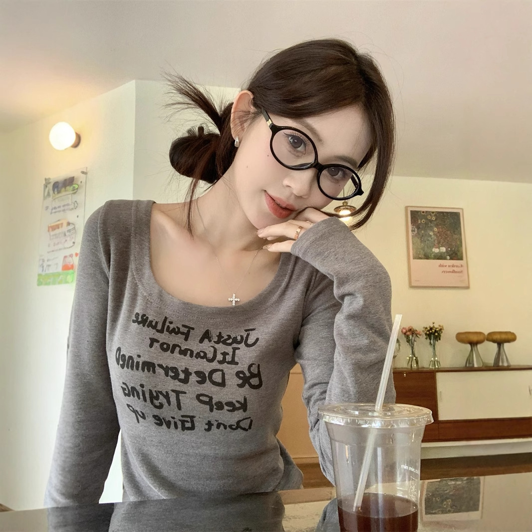 野媛字母印花辣妹U领长袖T恤女装设计感秋季小众修身内搭打底上衣