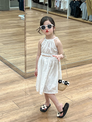 2024夏裝韓版女童小心機露腰白色繡花吊帶裙掛脖系帶無袖連衣裙