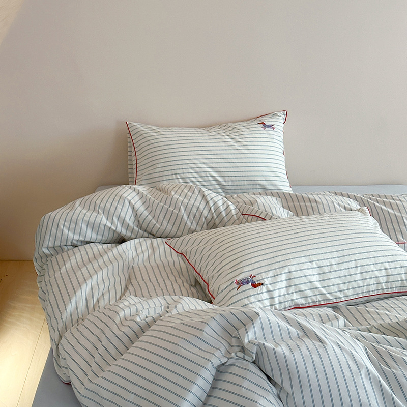 Conjunto de capa de edredom em microfibra, estilo coreano INS, com estampa de cachorrinho azul listrado e bordado, conjunto de cama em blocos de cores, estilo nórdico simples, lençol de algodão puro._voghion.com