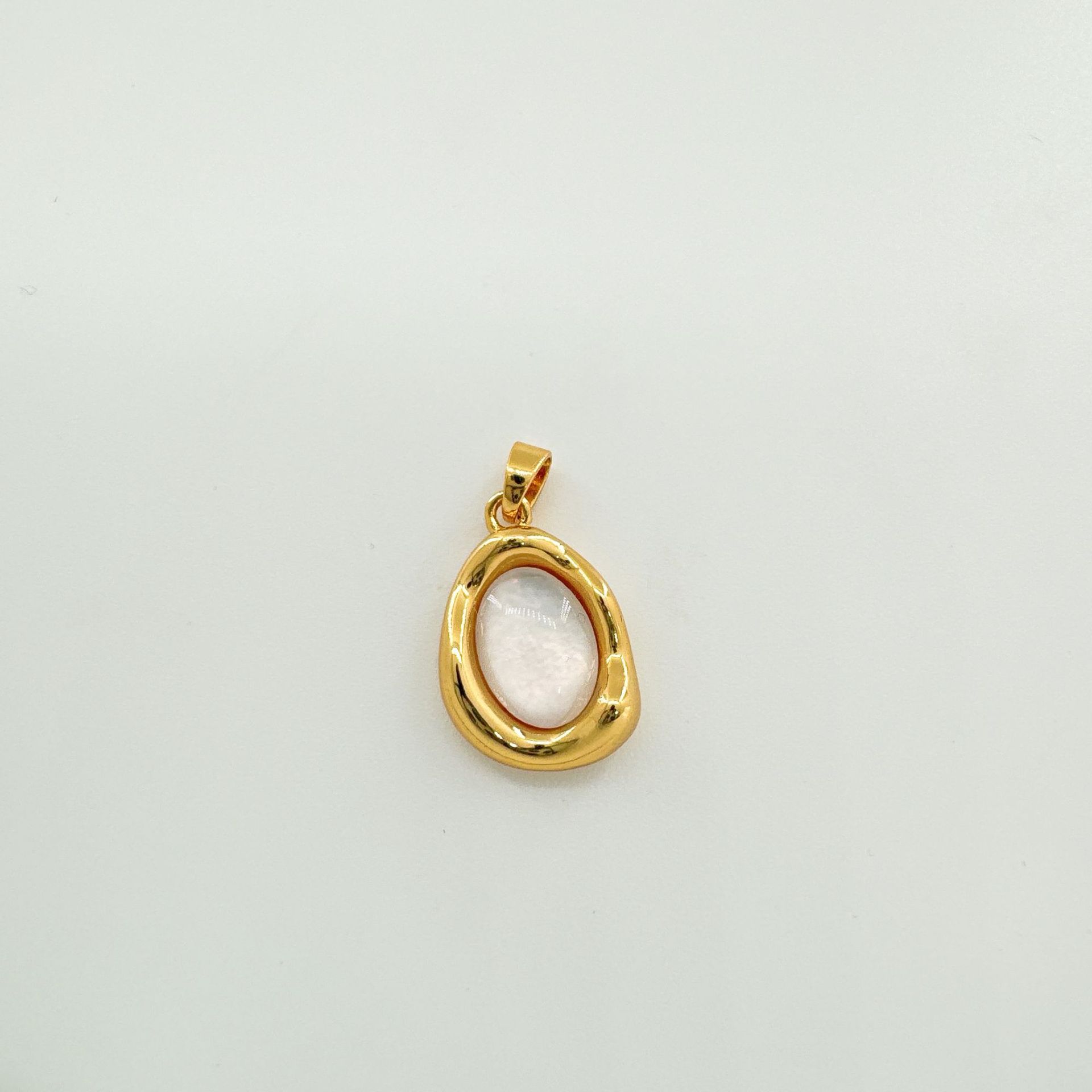 Oval-dorado (concha blanca)