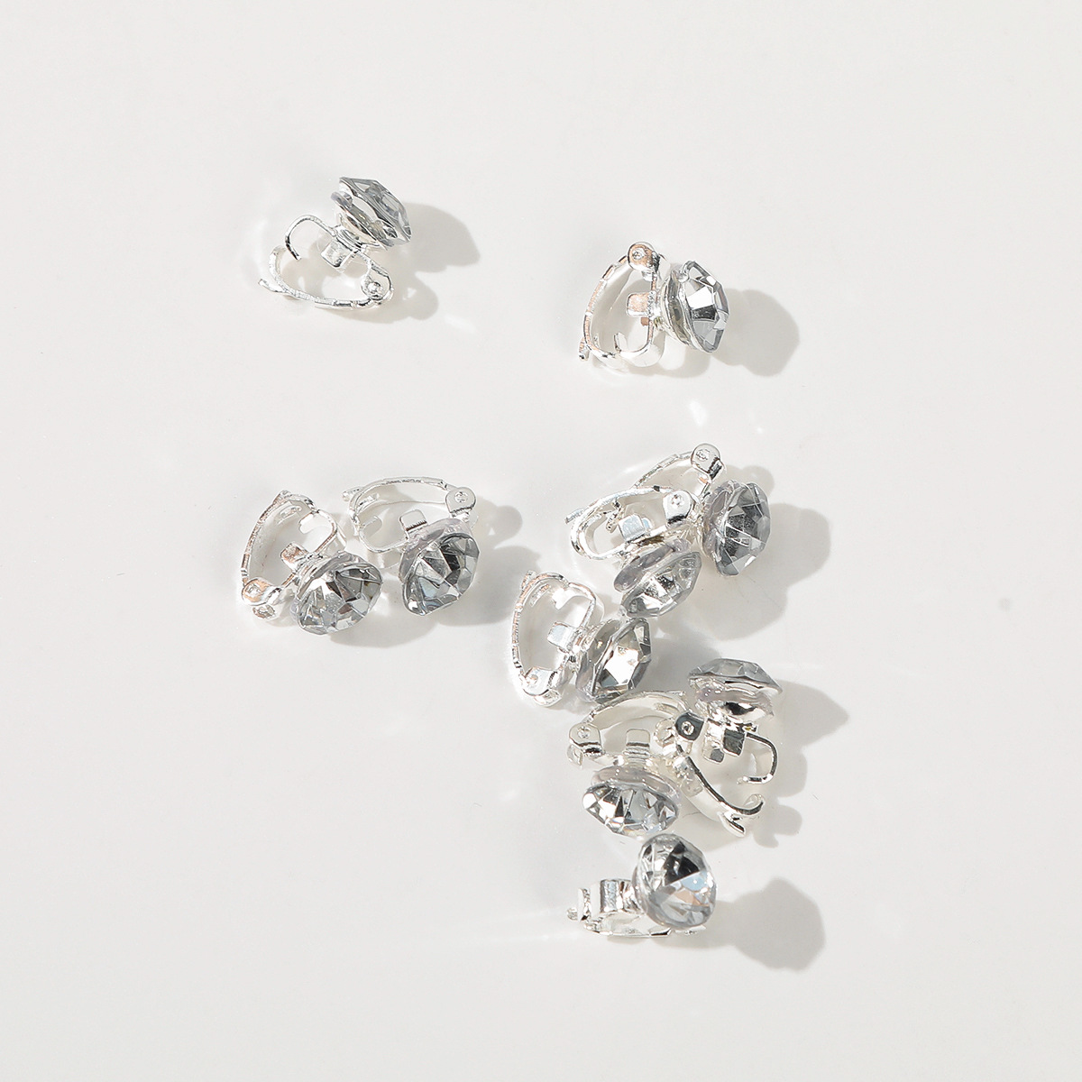 Shiny Women's Geometric Rhinestone Hair Clip display picture 1