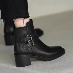 マーティンブーツ秋の冬の黒いベルトのボタンの柔らかい皮の丸い頭の中でショートブーツの女性の太さと足首の靴の組み合わせの女性のブーツ