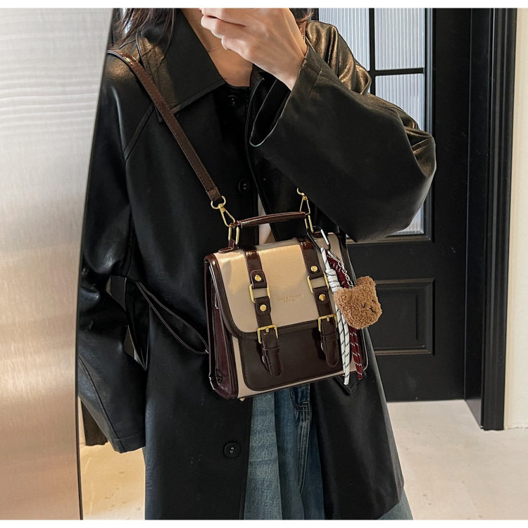 Túi xách nữ dáng vuông nhỏ đa năng phong cách retro, túi đeo vai và đeo chéo tiện lợi — Màu be với cà phê không có mặt dây chuyền, Màu cà phê không đồ treo, Màu đen không có đồ treo, Màu be với cà phê có mặt dây chuyền chi tiết 19