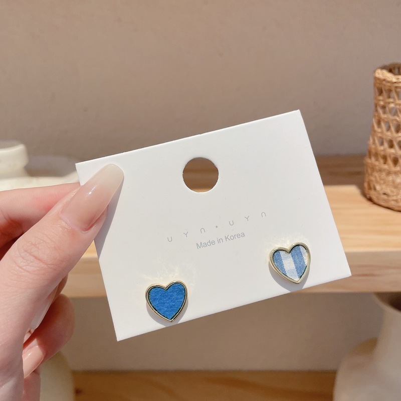 Pendientes transfronterizos, pendientes de metal de alta calidad, pendientes de 2025 nuevos pernos de moda, temperamento ligero y lujoso, pendientes de atmósfera