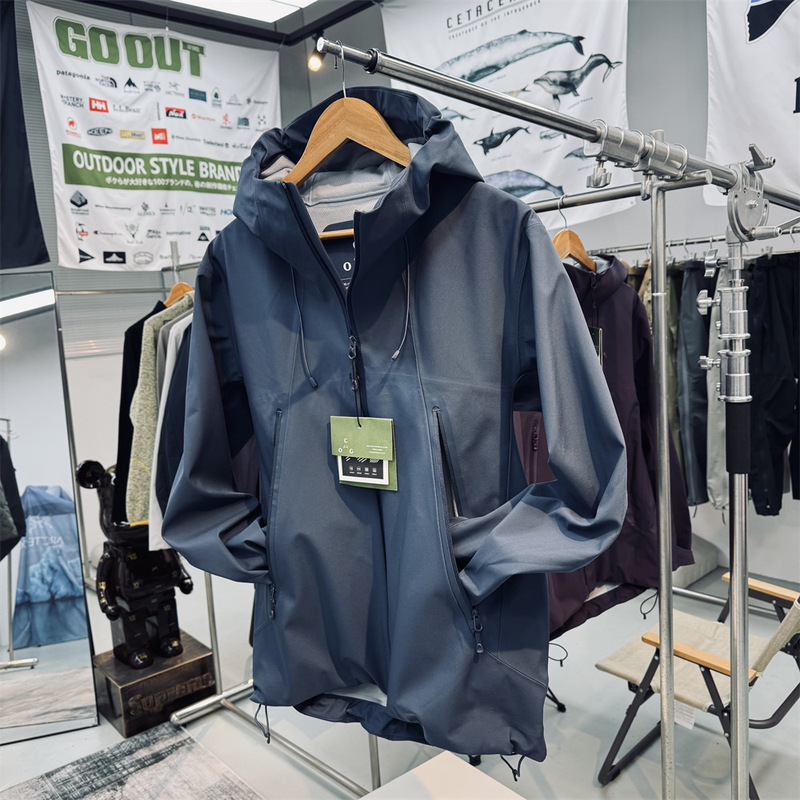 Thousand-Yuan-Level Replacement, Fully Glued, Windproof and Water-Repellent, Men's and Women's Commuter Outdoor Soft Shell Jacket Jacket Thousand-Yuan-Level Replacement, Fully Glued, Windproof and Water-Repellent, Men's and Women's Commuter Outdoor Soft Shell Jacket Jacket