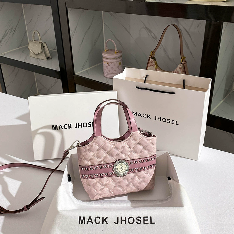 Небольшая вместительная сумка, корзина, в стиле Chanel