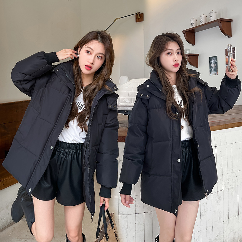 Ropa de invierno para mujeres 2024 nueva chaqueta de algodón de pluma, chaqueta de algodón corta con capuz, diseño de chaqueta de algodón de estilo universitario grueso