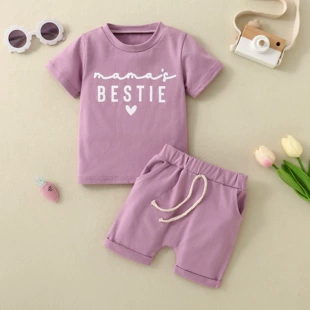Комплект: футболка с надписью mamas bestie и шорты с ложным шнурком для девочек