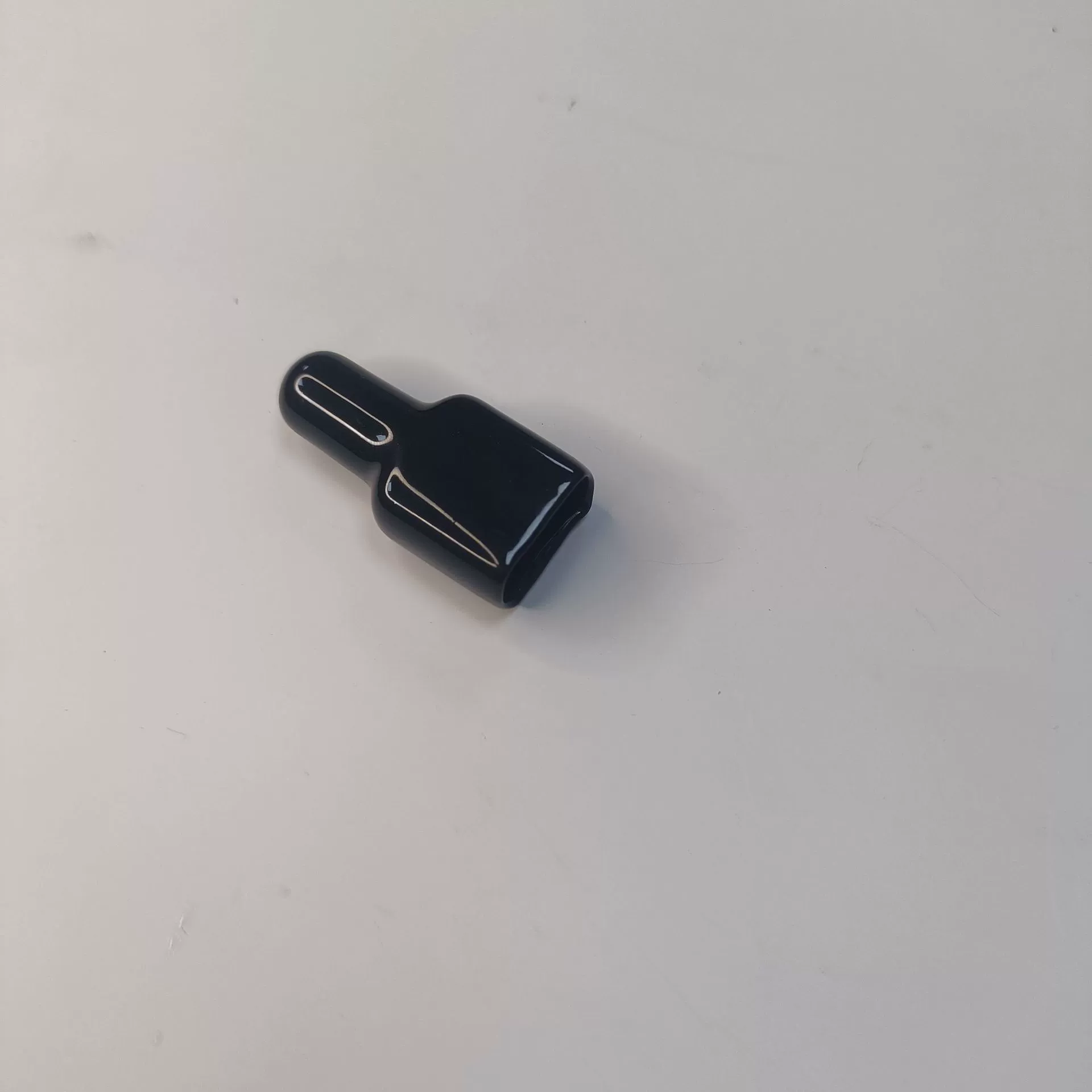 В наличии резиновый чехол для вилки Anderson 30A, резиновый чехол для клеммы Anderson.