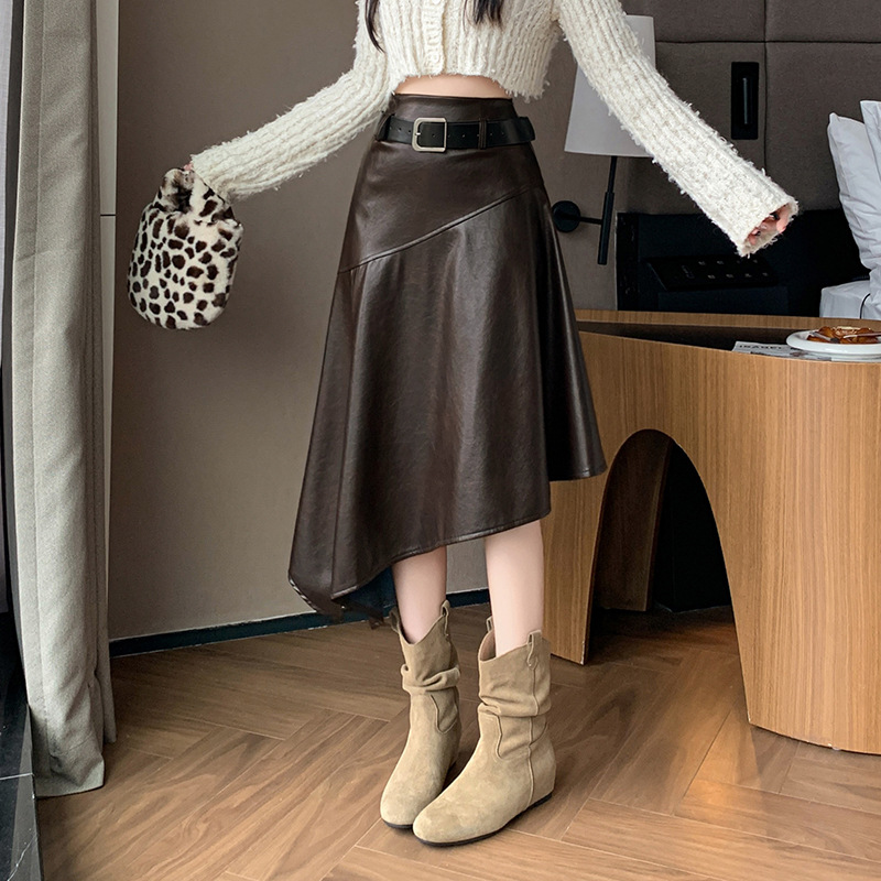 In-Stock Autumn and Winter New Mid-Length Pu Leather Skirt for Women with Irregular Hem Slit, Slimming Long Skirt in Coffee Color
