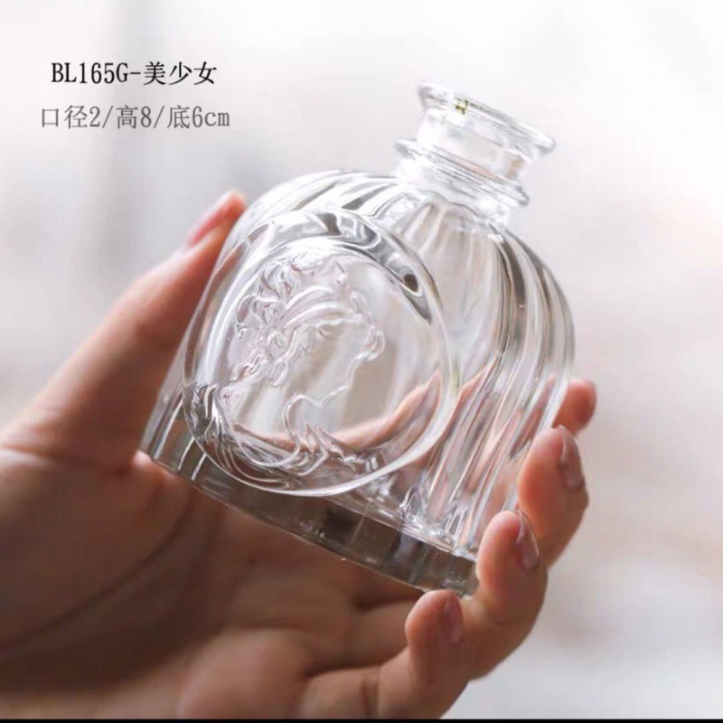 G 유리 꽃병 아름다운 소녀