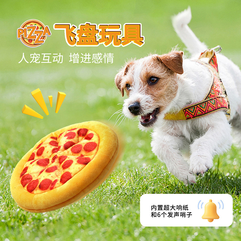犬は自分で退屈します。神器の子犬のテディのコーキの歯ぎしりはペットの犬をかむことに耐えます。|undefined