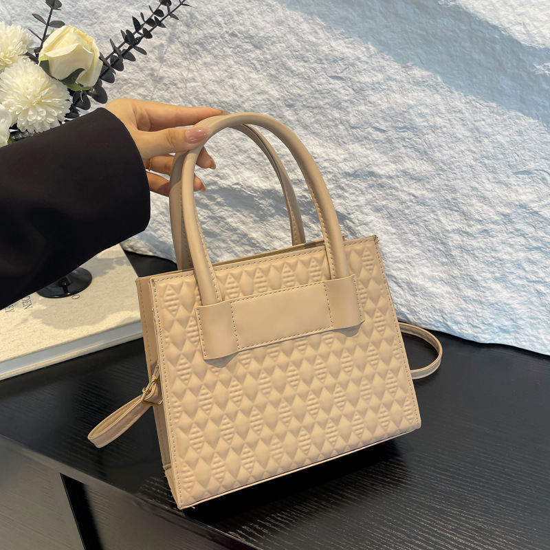 Leisure for women 2024 new item, niche simple diamond grid handbag, fashionable and popular single shoulder crossbody_voghion.com