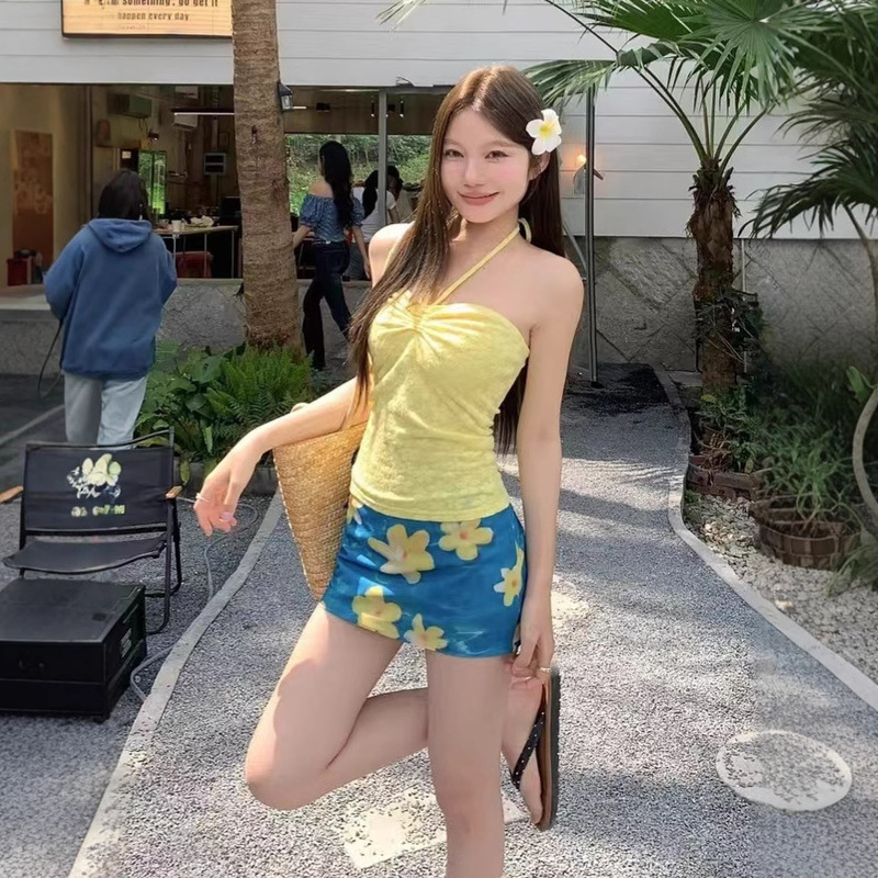 French Sweet Dopamine Yellow Halter Camisole Women's Summer Outfit Short Top for Seaside Vacation