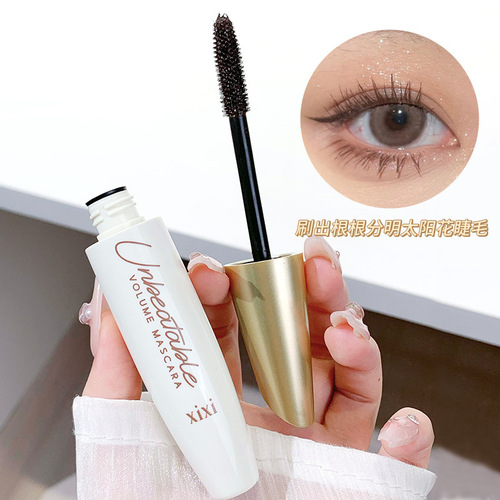 xixi's round and curling mascara is naturally slender and not easy to smudge. The cream is light and smooth, easy to use and carry.