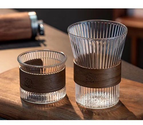 Vertical grained glass drinking cup, tea cup, high borosilicate glass coffee cup, good-looking single-layer cup with wood chip insulation