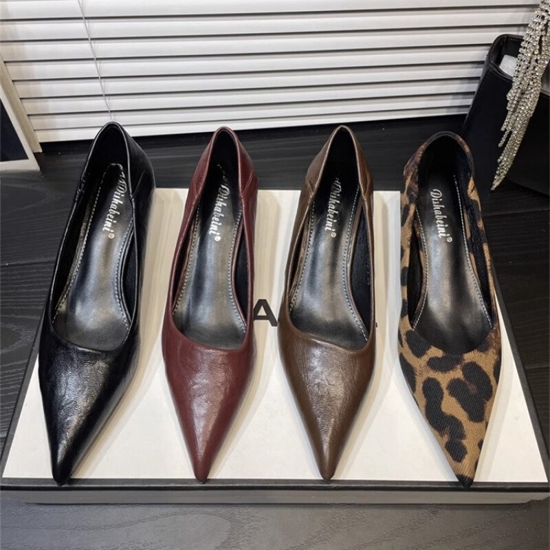 2026 Autumn and Winter New Style Pointed Toe Shallow High Heels Leopard Print Fashionable Versatile Elegant Commuter Low Heel Kitten Heel Single Shoes 2026 Autumn and Winter New Style Pointed Toe Shallow High Heels Leopard Print Fashionable Versatile Elegant Commuter Low Heel Kitten Heel Single Shoes