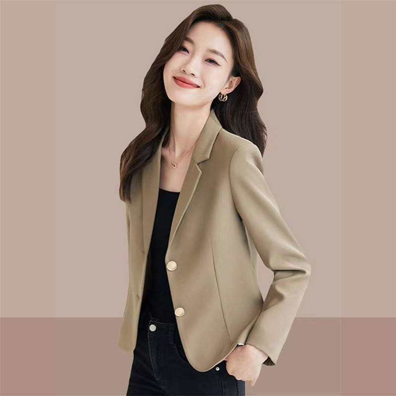 女性のための小さなショートスーツジャケット 2024 春の新しいファッション気質小さなスーツデザインニッチトップ|undefined