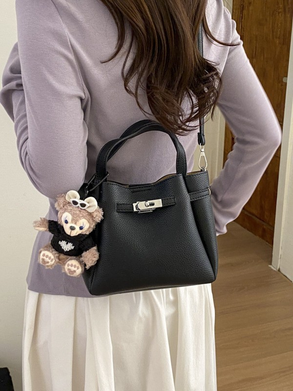 Cestas de platos de mano de alta sensación, bolsos para mujeres, 2026 nuevo estilo de moda, lichi, bolsos de mochila versátiles