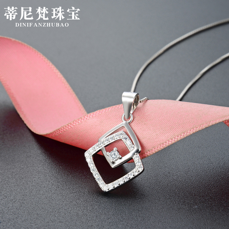 Estilo japonés y coreano s925 collar de diamantes de plata diseño creativo colgante de diamante de las mujeres de la cadena de la clavícula de costura