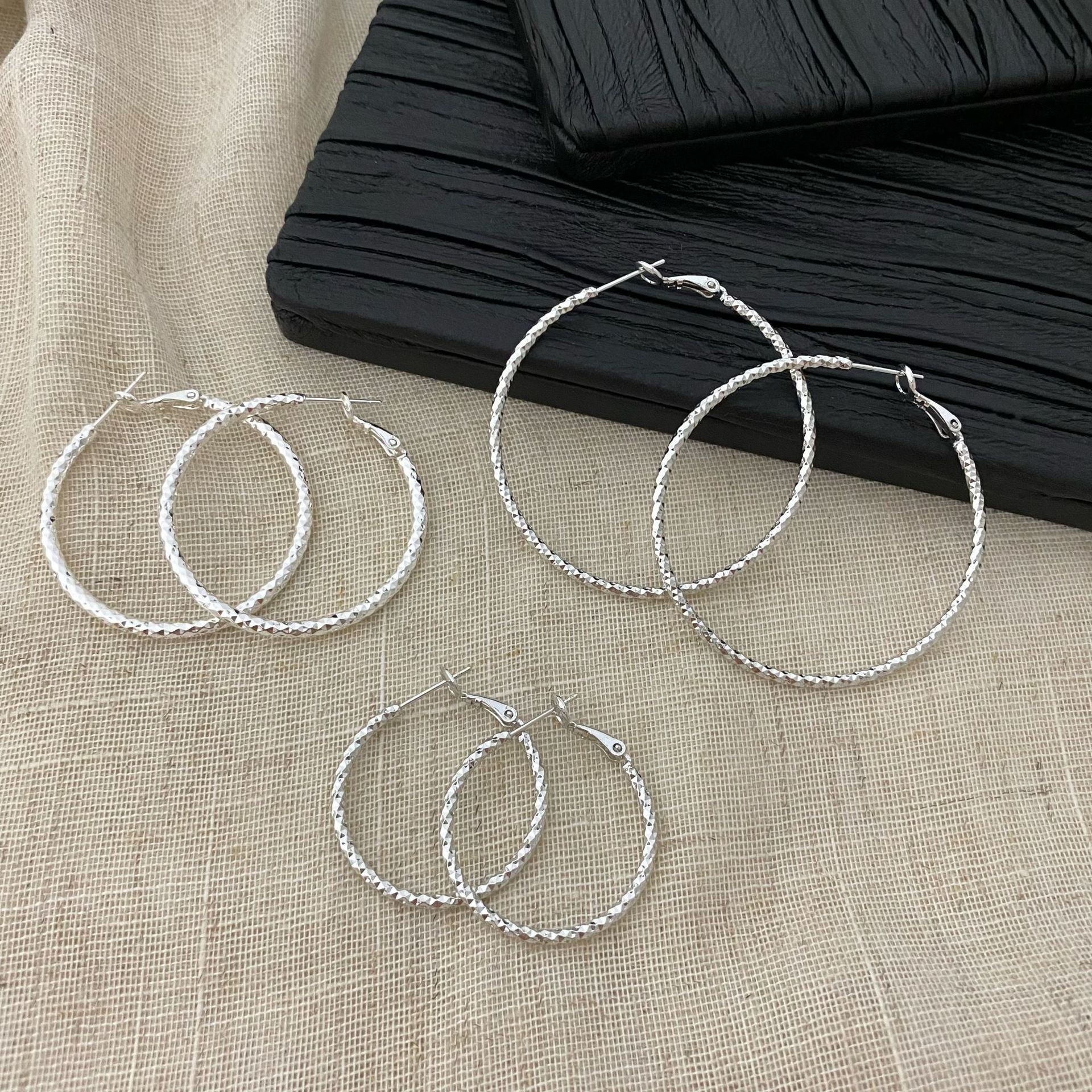 Copper-Plated White K Gold European and American Style Exaggerated High-End Textured Hoop Earrings New Fashion Elegant Hoop Earrings