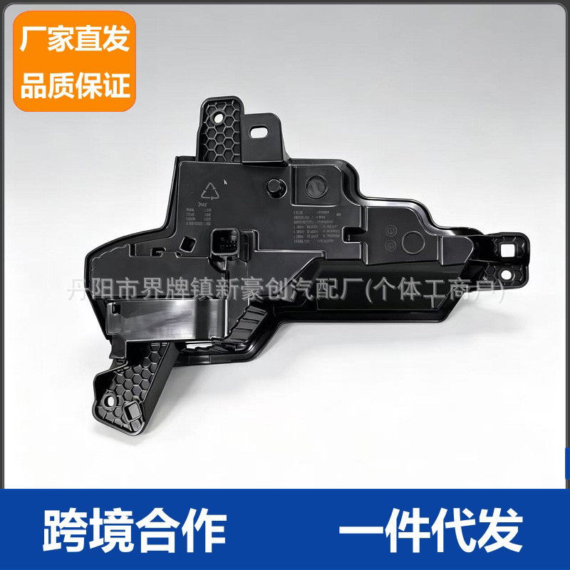 Suitable for Tesla car parts MODELY rear bumper light rear fog light 1906107-00-B car fog light