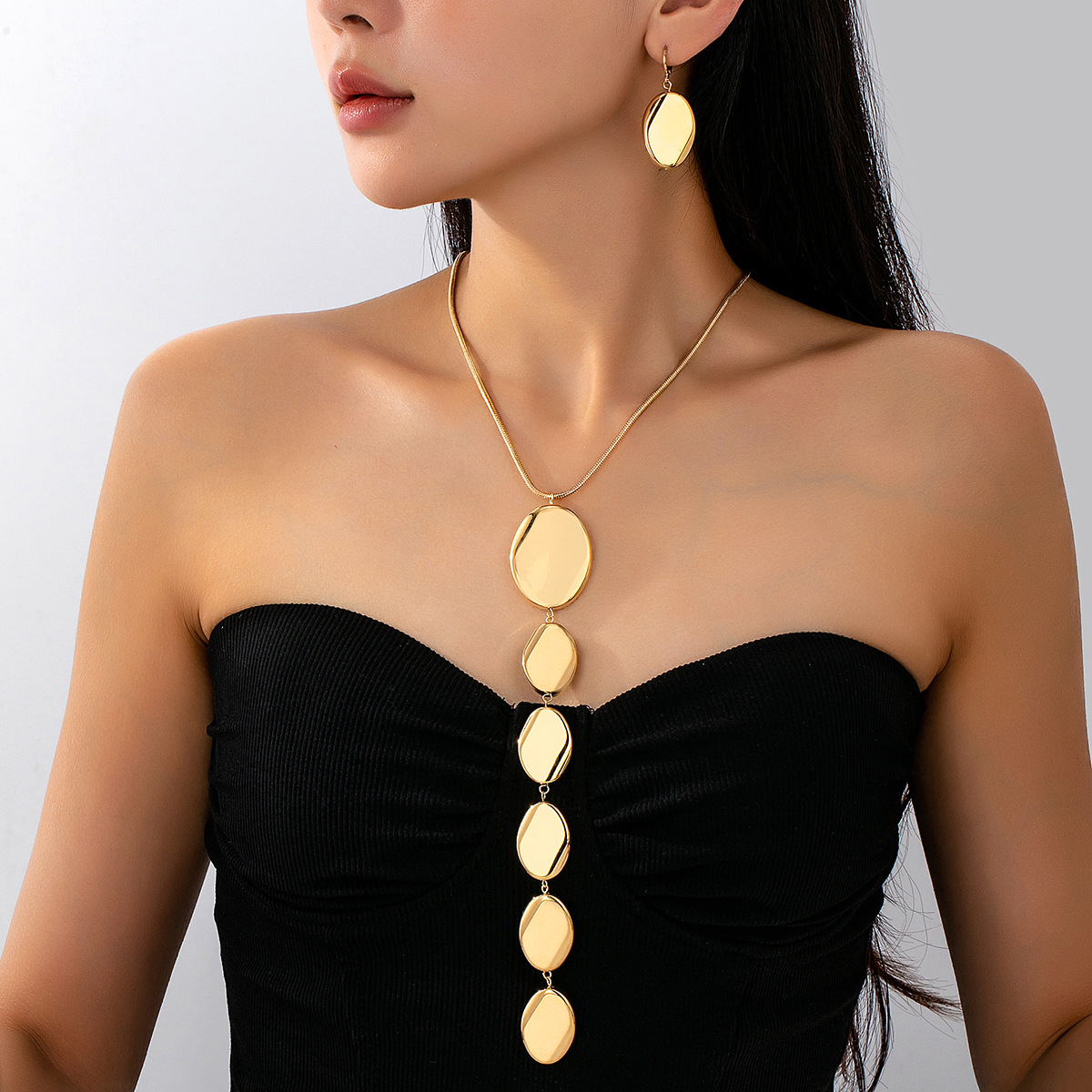 retro fashionable universal golden necklace and earrings