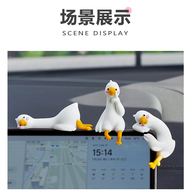 Car dashboard display ornament: Big white goose that quacks, a daily interior decoration for the car, a stress-relief ornament for driving