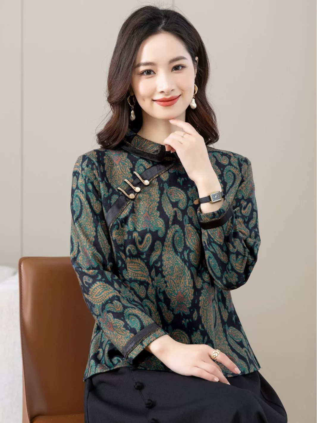 Short retro cheongsam, high collar, Chinese style