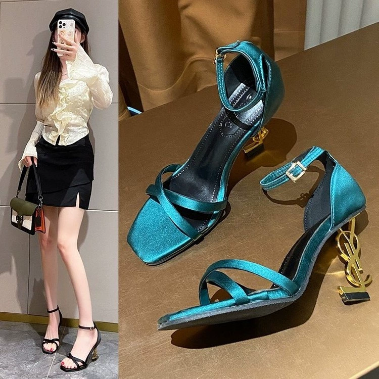 Золотые символы и большие размеры женские сандалии