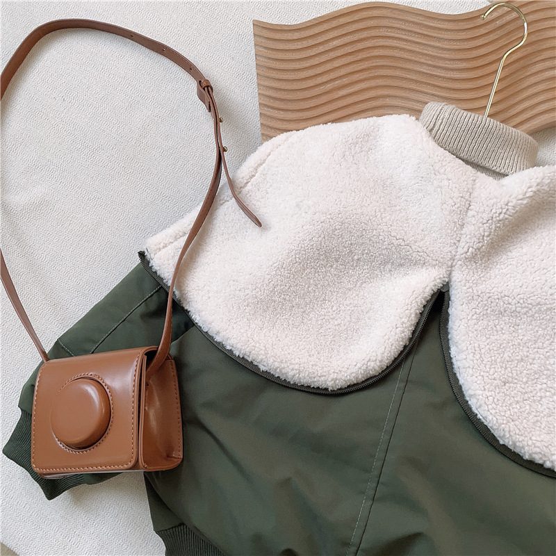 2023 invierno ropa de los nuevos niños de los niños grandes solapa abajo chaqueta niños y niñas con capucha corta abajo chaqueta engrosada