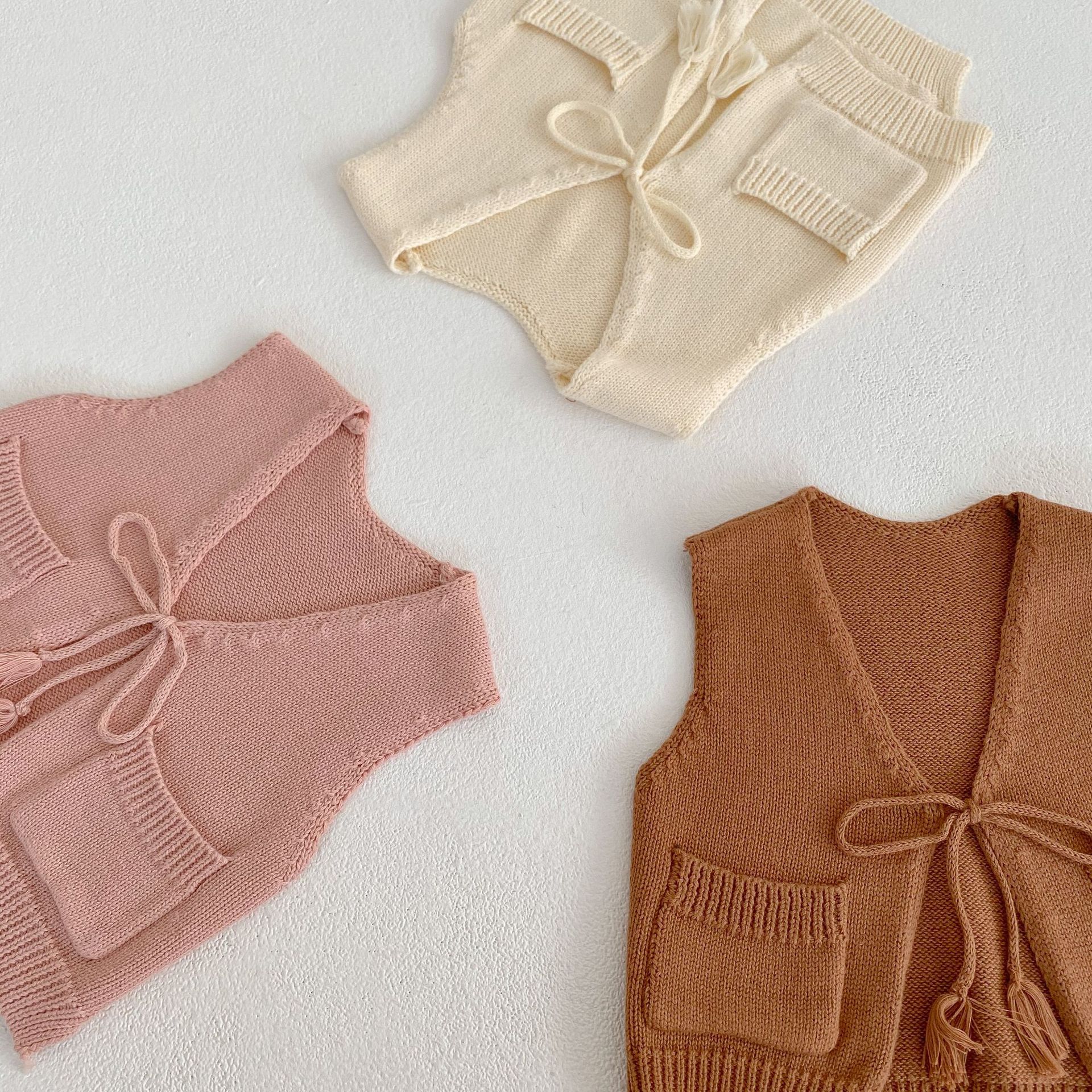 Title 18, Kinder Strickjacke mit Quasten und Bindeband We...