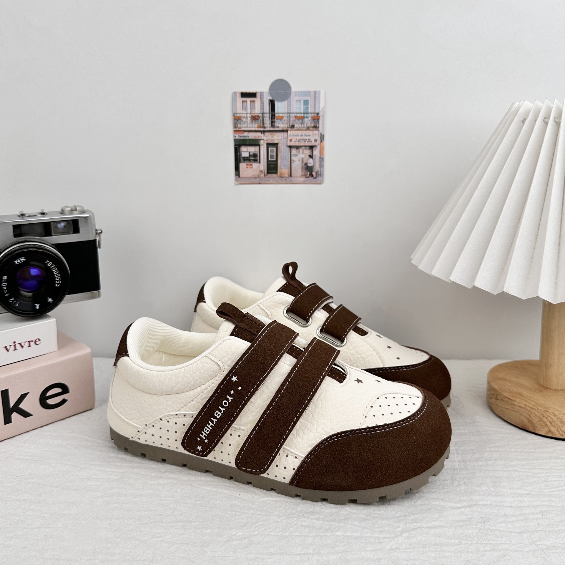 Yuanbo versátil zapatos de entrenamiento alemán 2025 otoño nuevos zapatos deportivos ligeros para estudiantes zapatos casuales planos zapatos de skate