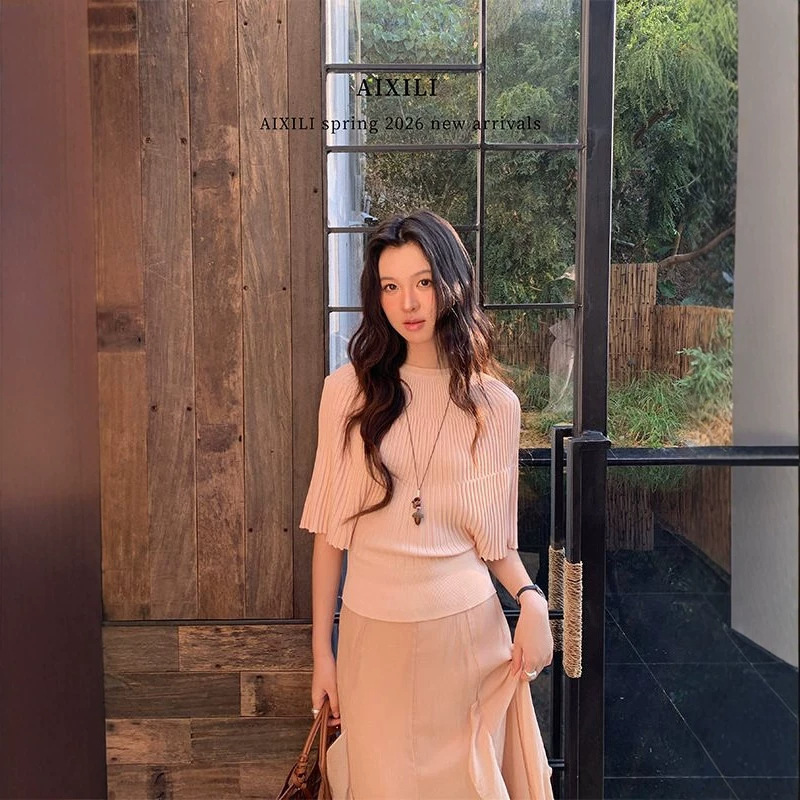 New Arrivals: Summer Style with a Simple and Sophisticated Feel, Vertical Ribbed Design, Gentle Shawl Cape Knitwear New Arrivals: Summer Style with a Simple and Sophisticated Feel, Vertical Ribbed Design, Gentle Shawl Cape Knitwear
