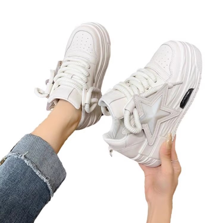 Zapatos de mujer de moda nacional alta 2025 nuevo otoño e invierno aumento de suela gruesa estilo explosivo casual todo fósforo deporte rosa rojo zapatillas de deporte mujeres